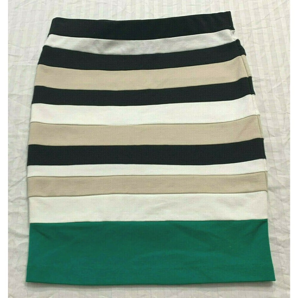 MAURICES PULL ON WOMENS SKIRT SIZE S